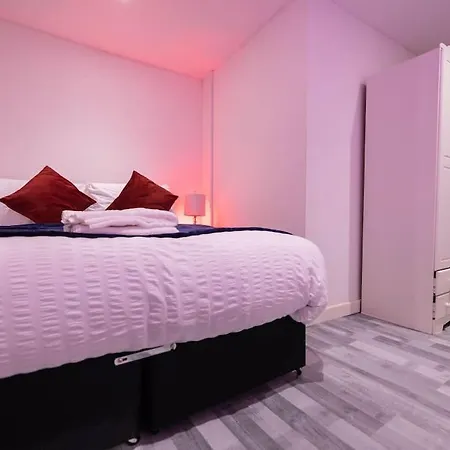 1 Bedroom-Sofabed-Worktable-4-Wifi-Parking